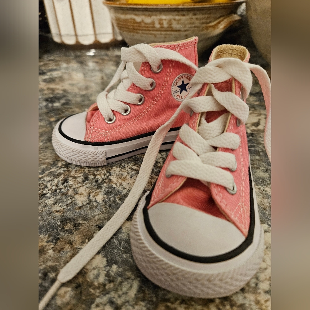 CLEAN Infant Size 2 PINK Chuck Taylor All Star High Top Converse Shoes LIKE NEW